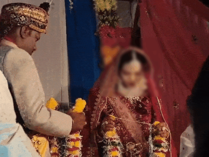 The bride ran away from the stage without garlanding the groom.