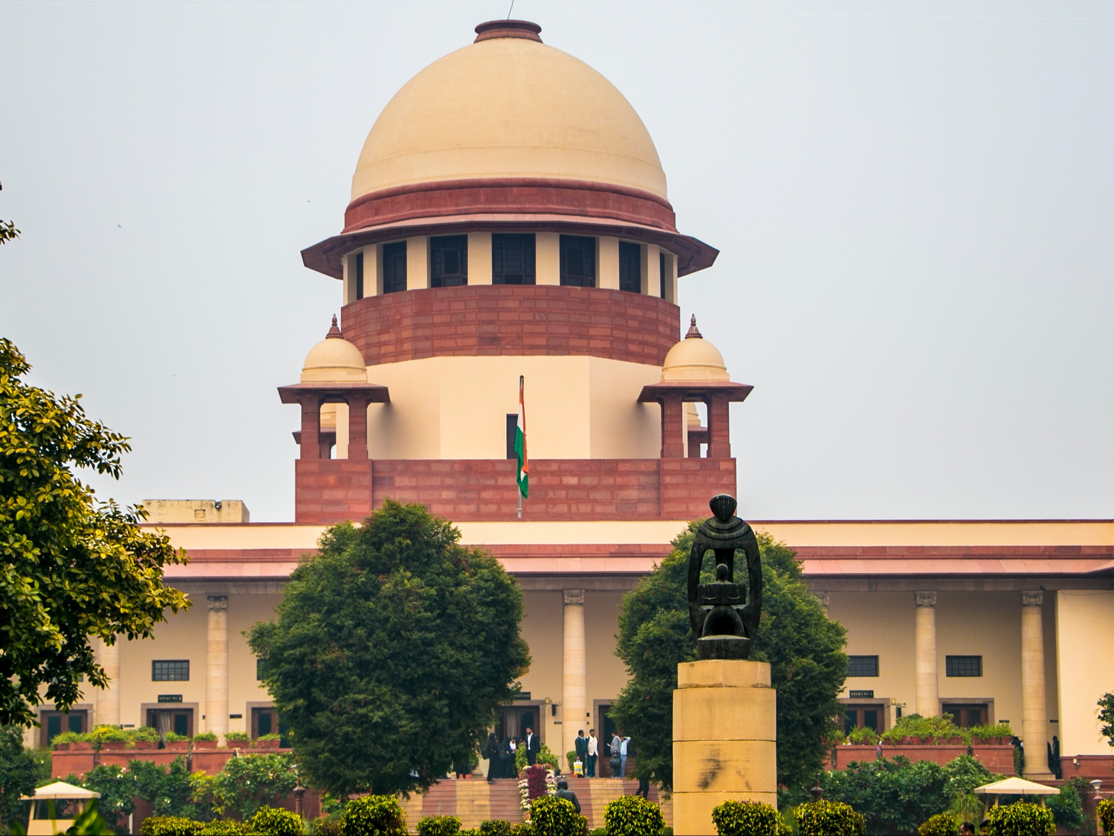 SC ने ट्रांसजेंडर एक्ट संशोधन पर केंद्र-राज्यों को नोटिस दिया:  ‘सेल्फ आइडेंटिफिकेशन’ खत्म करने का आरोप, सुप्रीम कोर्ट ने 6 हफ्ते में जवाब मांगा