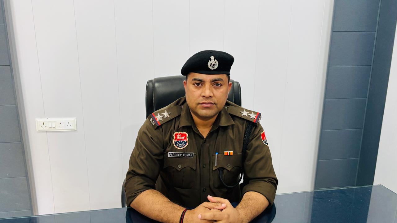थाना प्रभारी प्रदीप कुमार
