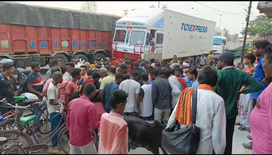हादसे के बाद नेशनल हाईवे पर लगा जाम।