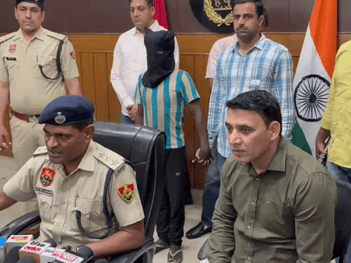 मामले की जानकारी देते हुए डीएसपी हेडक्वार्टर सतीश वत्स।