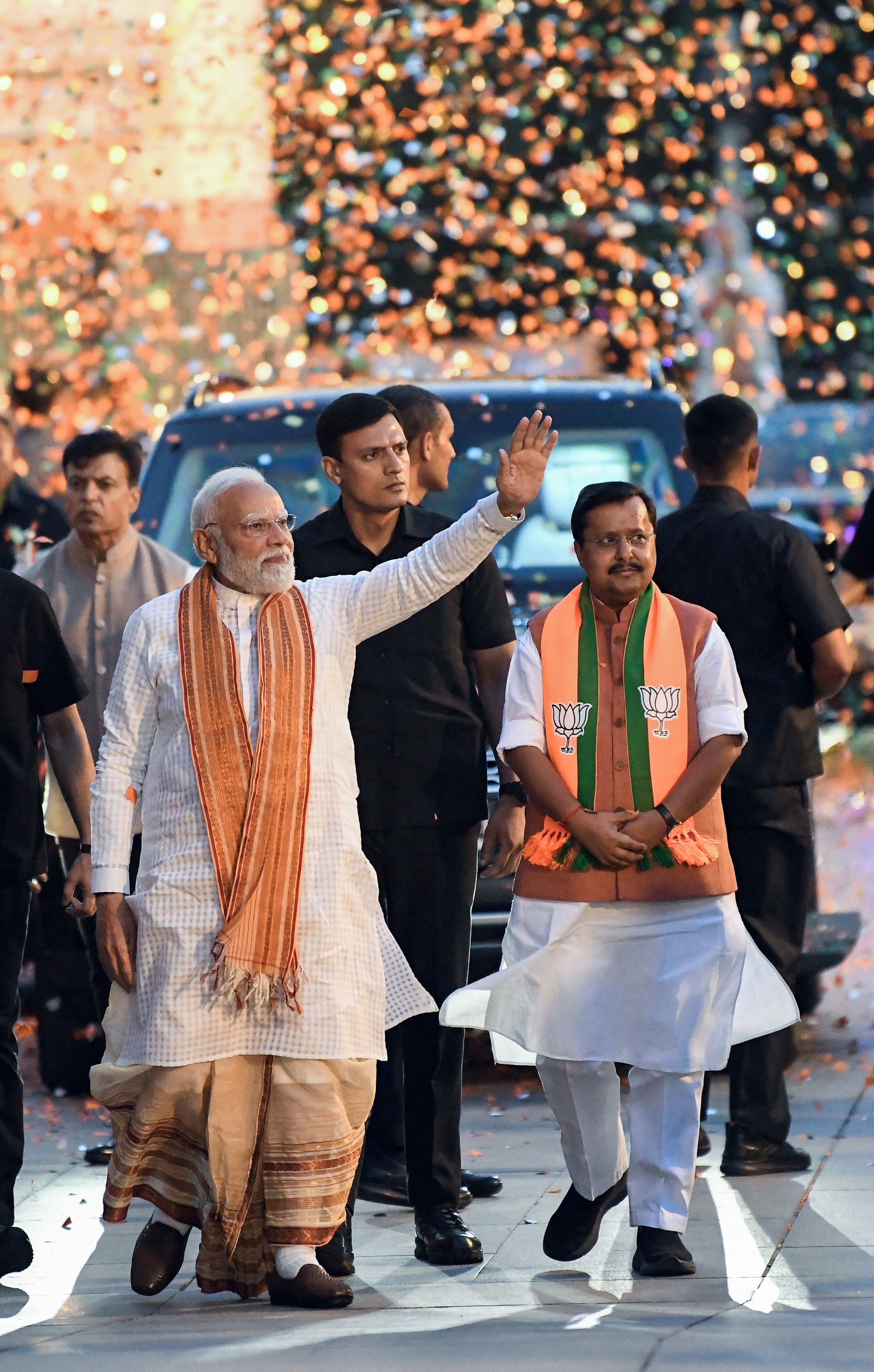 प्रधानमंत्री नरेंद्र मोदी बंगाल, असम, पुडुचेरी में एनडीए की जीत के बाद दिल्ली में भाजपा मुख्यालय पहुंचे। यहां 47 मिनट तक कार्यकर्ताओं को संबोधित किया।