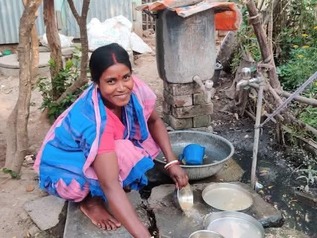 भाजपा प्रत्याशी कलिता माझी घरों में बर्तन मांजती थीं।