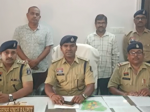 पुलिस ने आरोपियों को राजनांदगांव के डोंगरगढ़ से गिरफ्तार किया है।