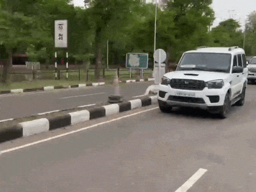 सीएम के काफिले के साथ पंजाब AAP के विधायक बसों में दिल्ली रवाना हुए।