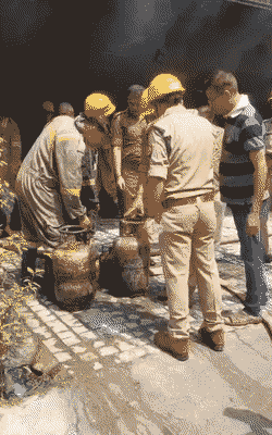 सिलेंडर लीकेज के कारण आग लग गई। बेसमेंट में रखे 3 सिलेंडर फट गए।