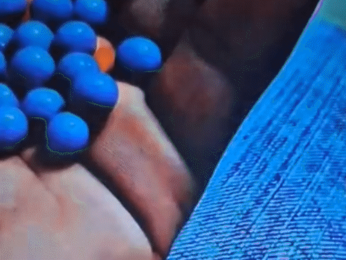 वीडियो में मरने से पहले निखिल गोलियां एक साथ खाते हुए दिख रहा है और आखिर में कहता है कि अब खुश है।