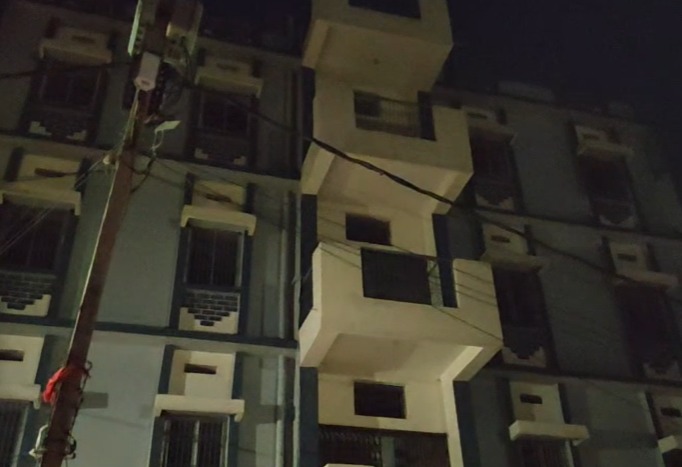 छात्र का शव हॉस्टल के कमरे में मिला था।