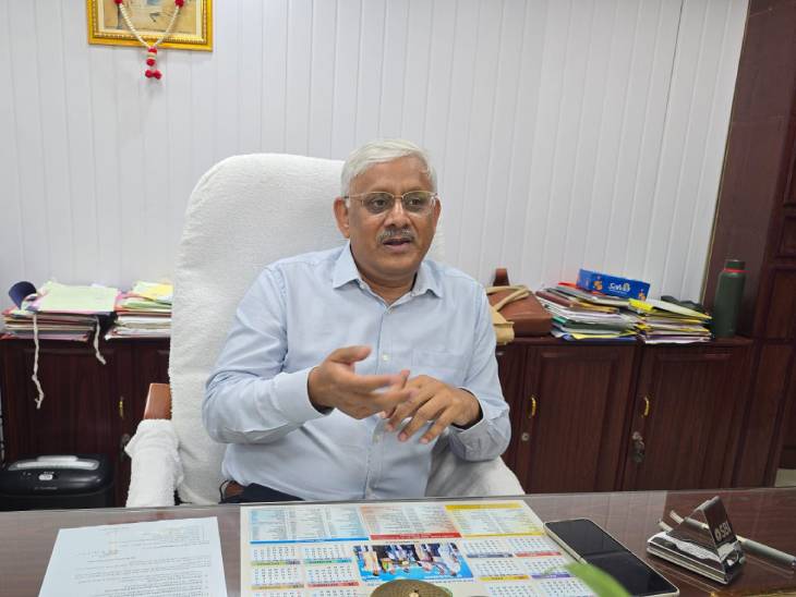 प्लेसमेंट का ग्राफ बढ़ाने खुद मैदान में उतरेंगे कुलगुरु:  6-8 मई तक पुणे में सीईओ से करेंगे मुलाकात, बोले- इंडस्ट्री से करेंगे डायरेक्ट कनेक्ट – Indore News