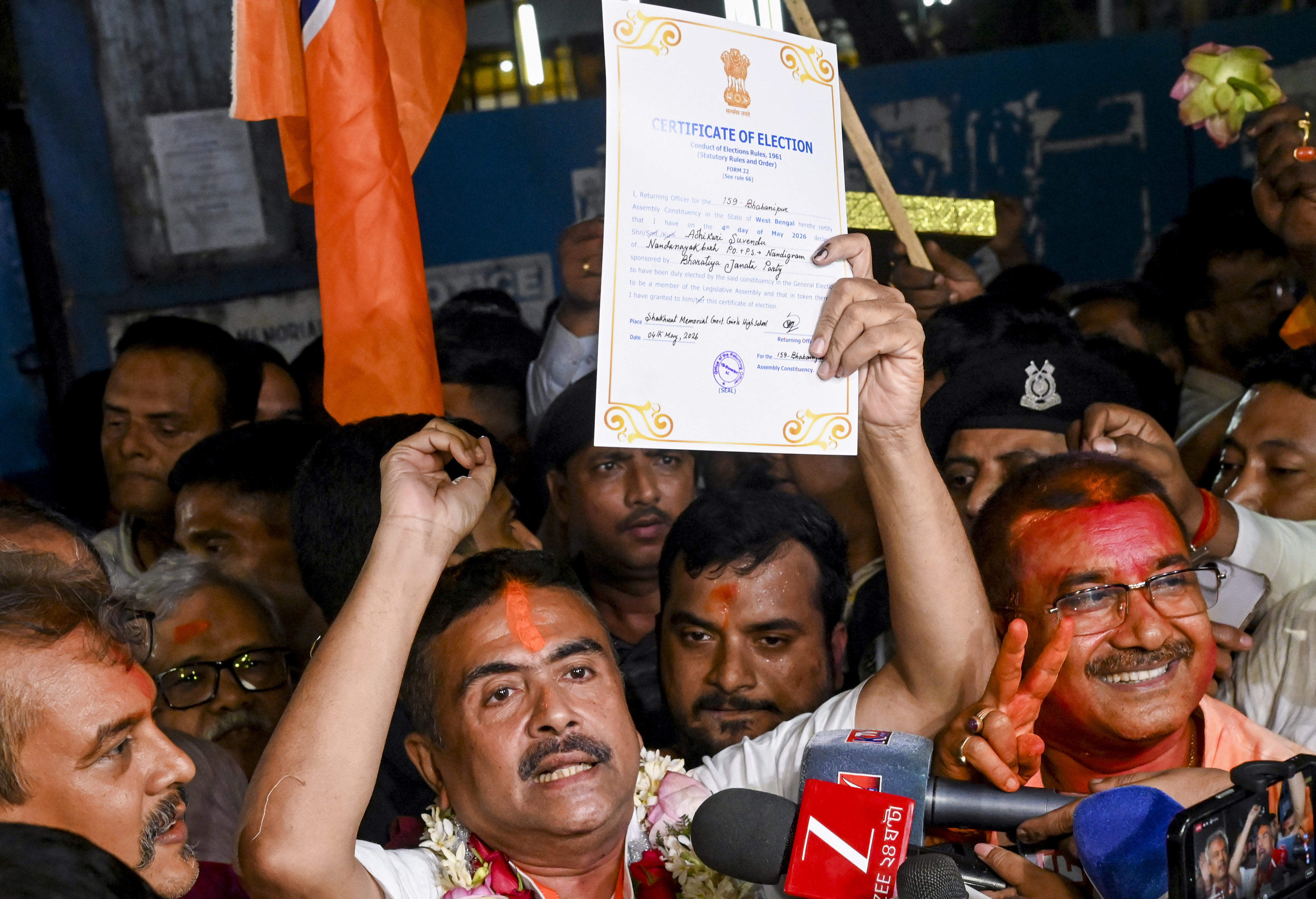 पश्चिम बंगाल की भवानीपुर सीट से भाजपा नेता सुवेंदु अधिकारी जीते। उन्होंने ममता बनर्जी को हराया है।