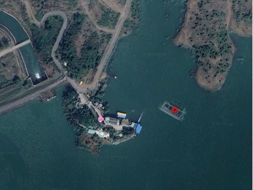The sunken cruise was clearly visible in the drone view of Bargi Dam.