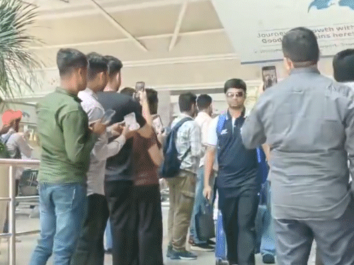 मुंबई इंडियंस की टीम रायपुर पहुंच चुकी है।
