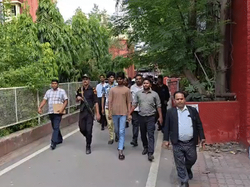 दोनों आरोपियों को लखनऊ लाया गया है।