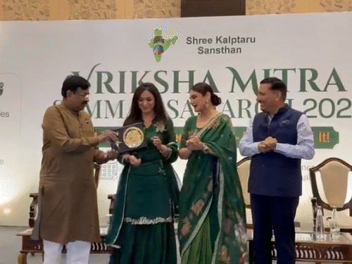 समारोह में पर्यावरण संरक्षण के क्षेत्र में उत्कृष्ट कार्य करने वाले चयनित कार्यकर्ताओं को स्मृति चिन्ह, प्रशस्ति पत्र और नगद राशि देकर सम्मानित किया गया।