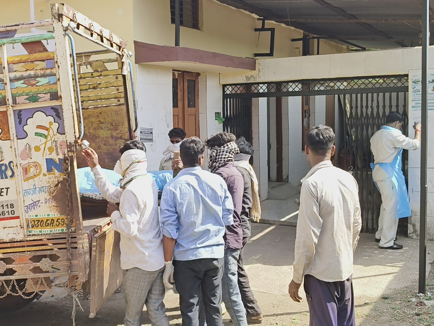 कुएं में मिला शव