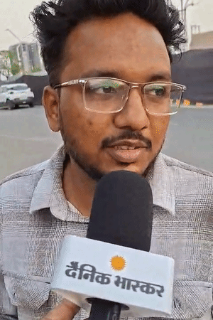 अभिषेक ने कहा कि सबकी जुबान पर बस एक ही नाम विराट कोहली है।