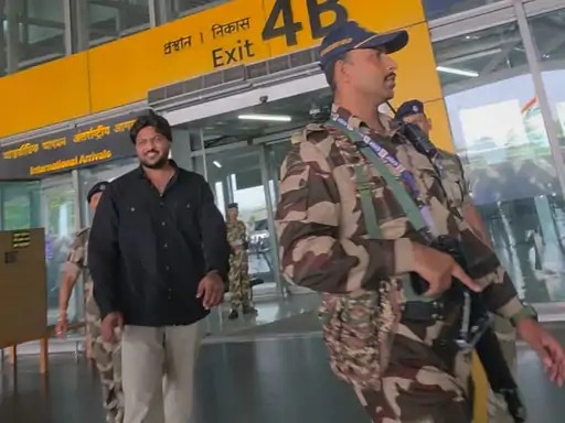 एसएसपी प्रभात कुमार, सिटी एसपी ऋत्विक श्रीवास्तव समेत अन्य अधिकारियों ने धनबाद थाने में सैफी से कई राउंड में पूछताछ की।