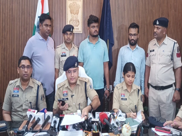 पुलिस की गिरफ्त में आरोपी।
