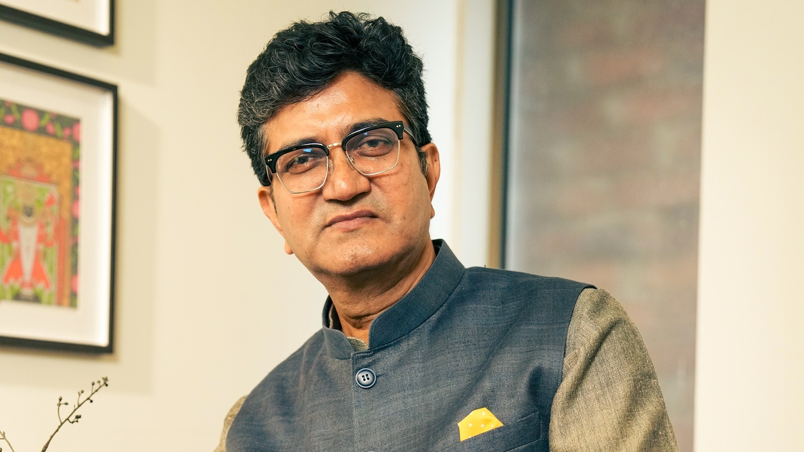 सेंसर बोर्ड के पूर्व अध्यक्ष प्रसून जोशी को प्रसार भारती का नया CEO बनाया गया है।