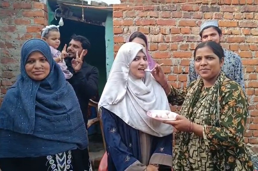 राशीदा नाज ने 489 अंक लाकर पूरे राज्य में साइंस स्ट्रीम में पहला स्थान प्राप्त किया है।