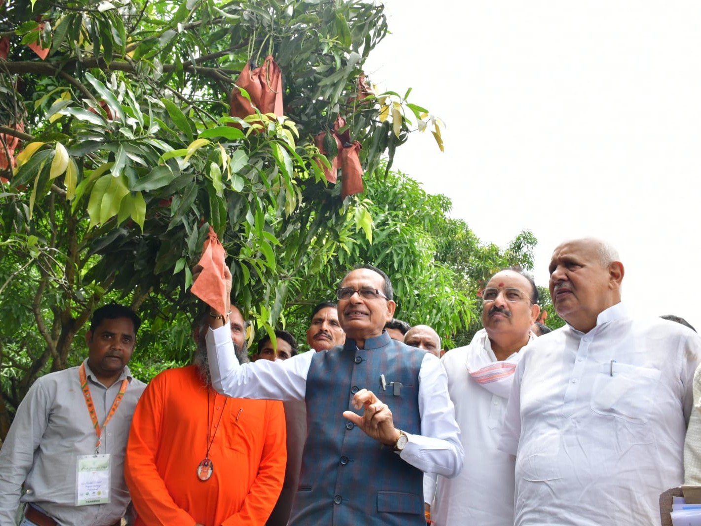 शिवराज सिंह चौहान ने कहा- आम की शेल्फ लाइफ 25-30 दिनों तक बढ़ाने में सफलता मिली, अब इसे 40-50 दिनों तक बढ़ाने पर काम जारी है।