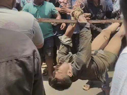 ओडिशा में जीआरपी कांस्टेबल की पीट-पीटकर हत्या:  छेड़छाड़ के आरोप में बीच सड़क पर बांधकर पीटा; आरोप- पुलिस देखती रही, मदद नहीं की