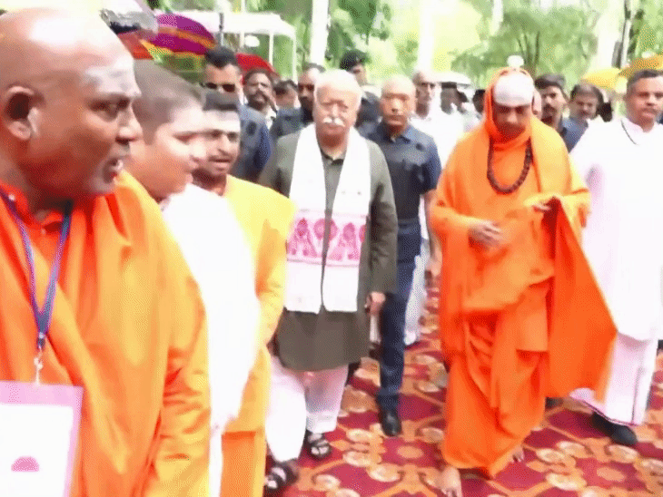 भागवत ने मैसूरु में JSS महाविद्यापीठ का अवलोकन भी किया।