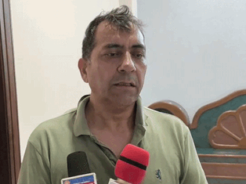 राजिंद्र शर्मा जानकारी देते हुए।
