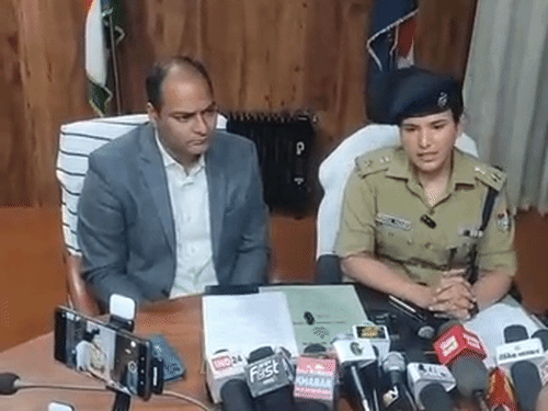 घटना के बारे में जानकारी देतीं एसपी रेखा यादव।