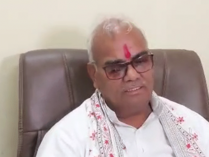 Education Minister Madan Dilawar has retaliated against Dotasra's statement in the case of the C-section death.