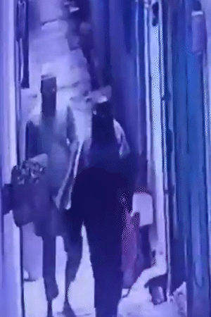 मुरादाबाद में बुर्का पहने महिला से सुनसान गली में छेड़खानी करने वाले 45 साल के आरोपी नौशाद का पुलिस ने एनकाउंटर कर दिया था।