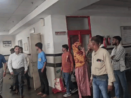 Kota Collector Piyush Samaria reached the hospital.