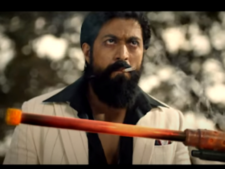 Yash K during theatre. l. Completed Bachelor of Arts from E. College, Bengaluru.