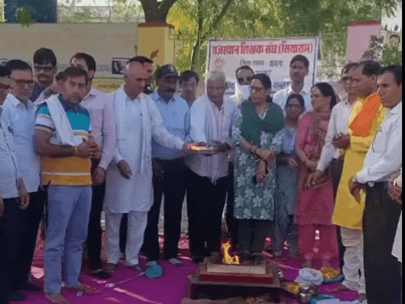कलेक्ट्रेट पर किया ‘सद्बुद्धि यज्ञ’