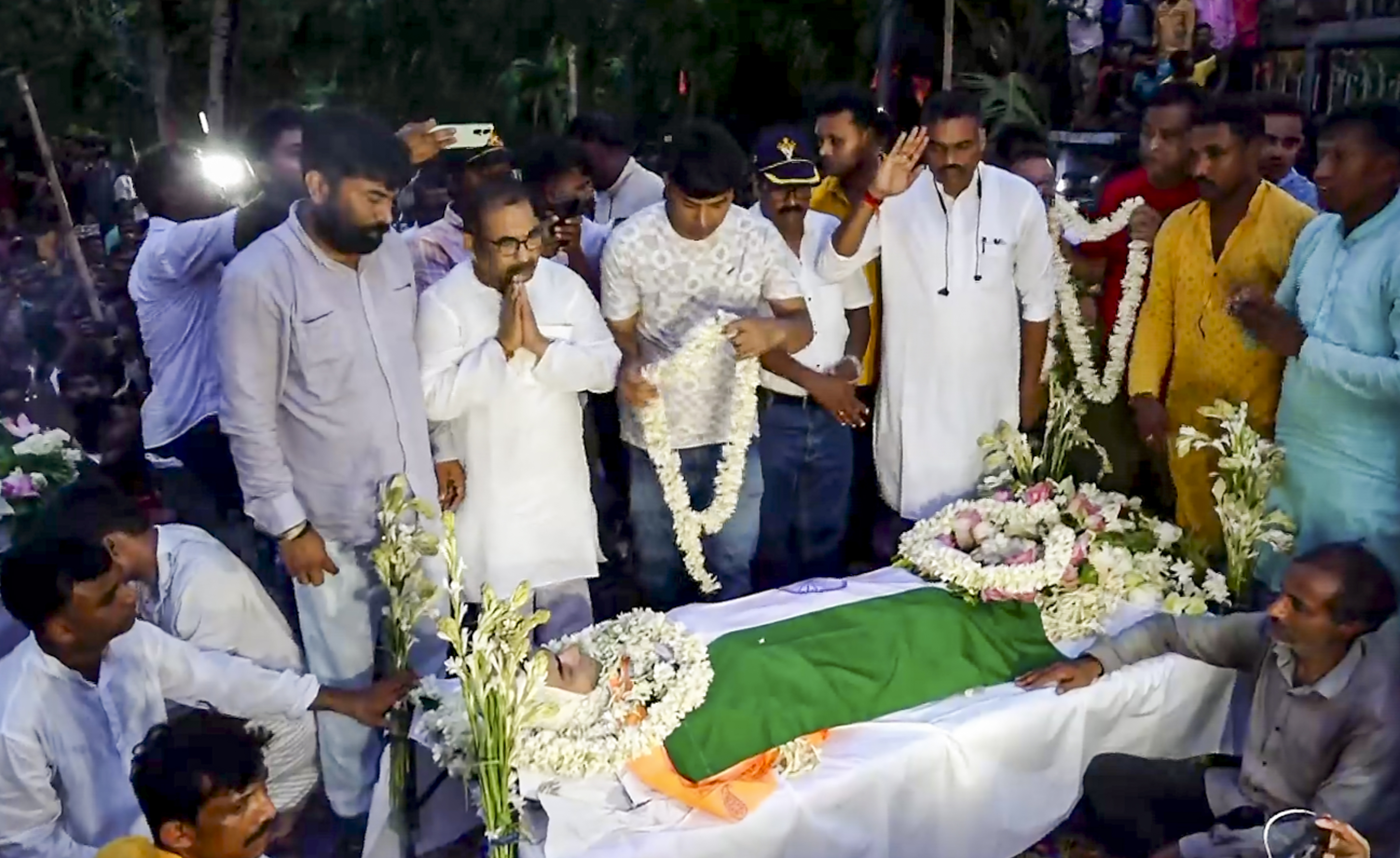 चंद्रनाथ रथ का पार्थिव शरीर, पुरबा मेदिनीपुर जिले में उनके पैतृक गांव लाया गया। यहीं अंतिम संस्कार हुआ।
