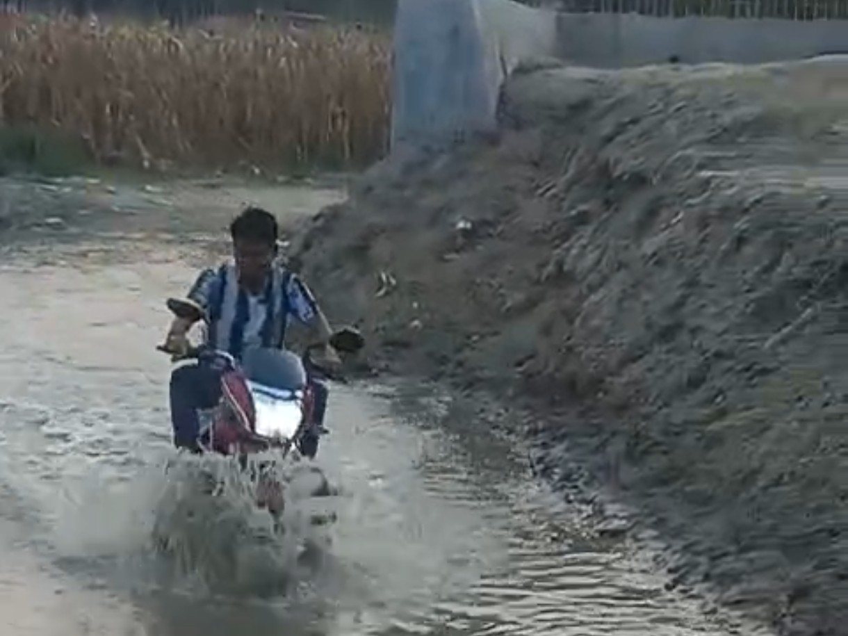 Kadwa Madhaipur Diversion Submerged | Commute Disrupted, Villagers Suffer