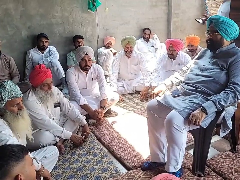 शोक व्यक्त करने के लिए पहुंचे पूर्व विधायक कुशलदीप सिंह किक्की ढिल्लों।