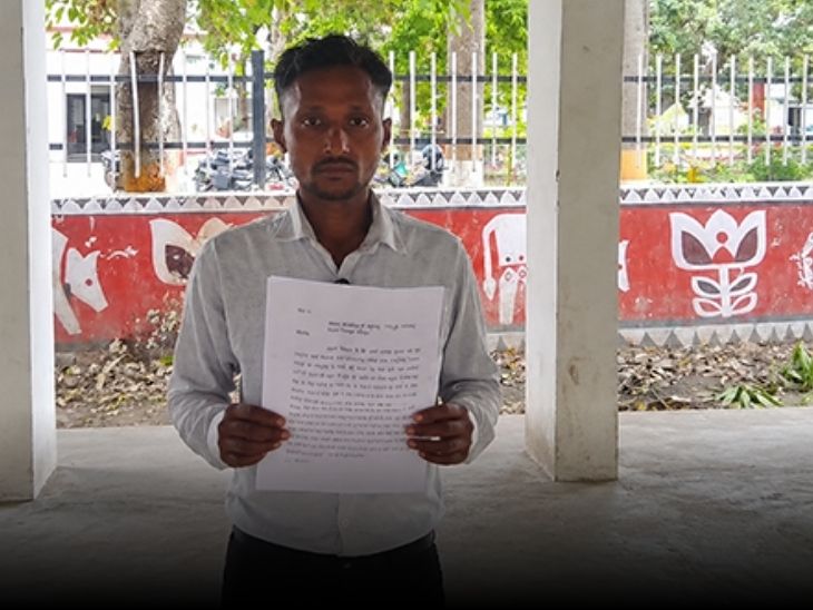 Rajesh said that his wife asks him to live with her, leaving his elderly parents behind.