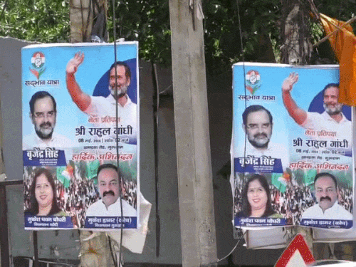 गुरुग्राम में राहुल गांधी के आगमन के लिए लगाए गए पोस्टर।