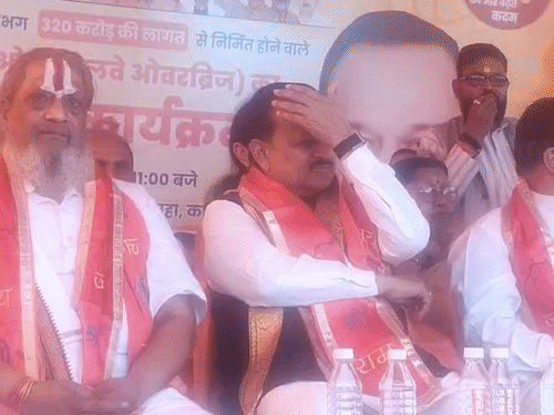 सांसद रमेश अवस्थी के साथ मंच पर सभी धर्म के गुरुओं की मौजूदगी रही।