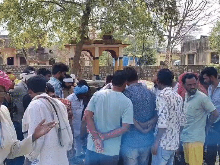 एसआरजी अस्पताल में डॉक्टरों ने बच्ची को मृत घोषित कर दिया। इसके बाद शहर में बालाजी की छतरी के पास बच्ची का अंतिम संस्कार कर दिया गया।