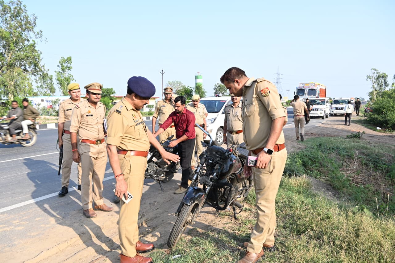Family of 5 Dies in Bulandshahr Bike-Truck Accident