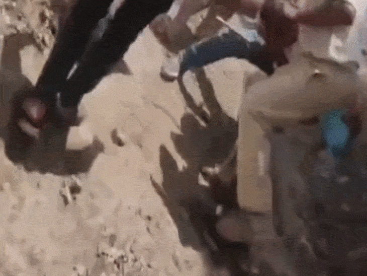 इंदौर में सड़क चौड़ीकरण को लेकर हुआ विवाद, डंडे-पाइप लेकर भिड़े दो पक्ष, पुलिस ने दर्ज किया मामला