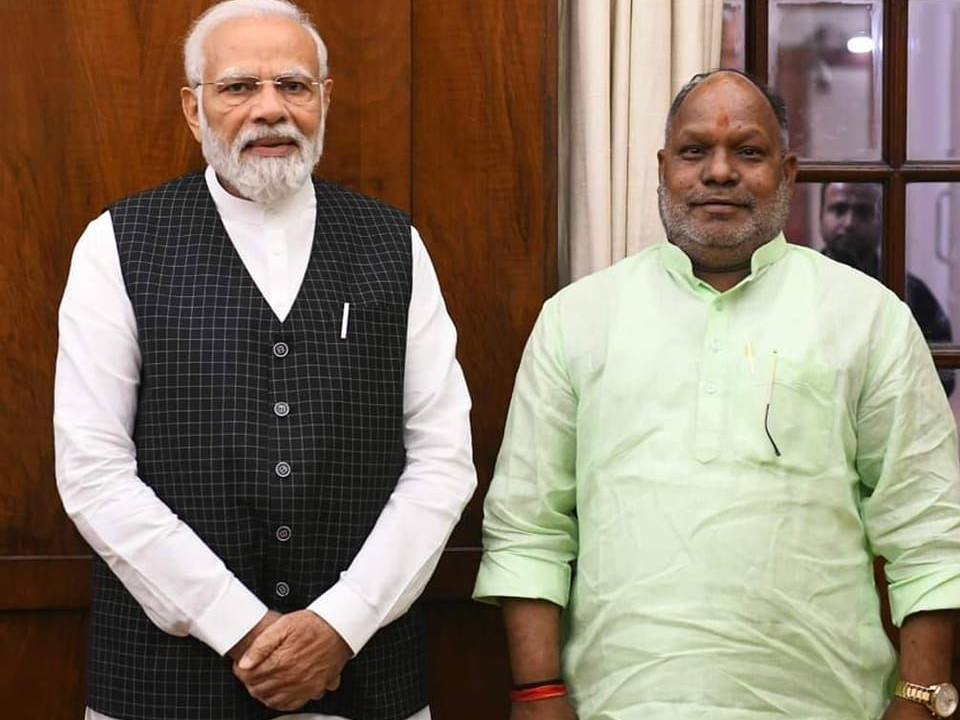 हंसराज विश्वकर्मा ने लोकसभा और राज्यसभा चुनावों में भाजपा के लिए काफी काम किया है। पीएम मोदी के चुनाव प्रचार में सक्रिय रहे थे। (फाइल फोटो)