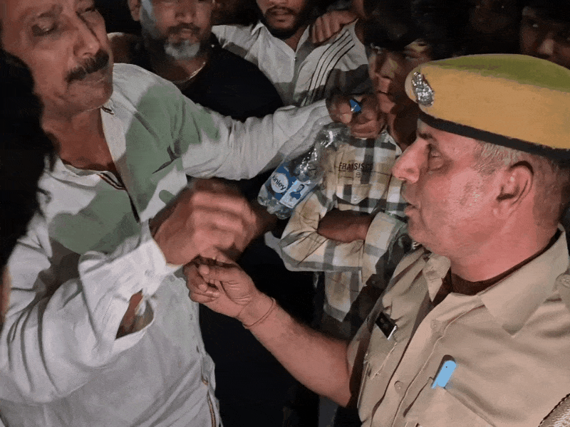थानाधिकारी श्रवण कुमार ने कहा कि आप मुझ पर किसी की एक चाय पीने का भी इल्जाम नहीं लगा सकते