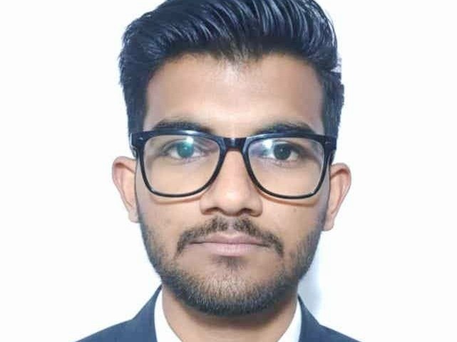 छात्र अभय कौरव।