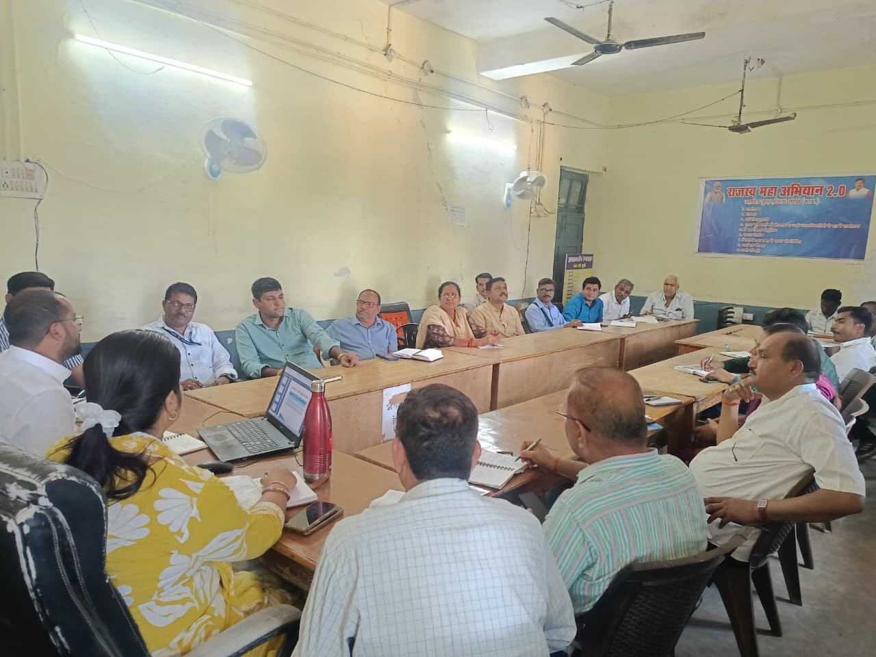 चुरहट एसडीएम ने की समीक्षा बैठक।