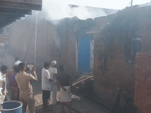 फाउंड्री नगर क्षेत्र के गणेश नगर में आग लगी थी। LRN24