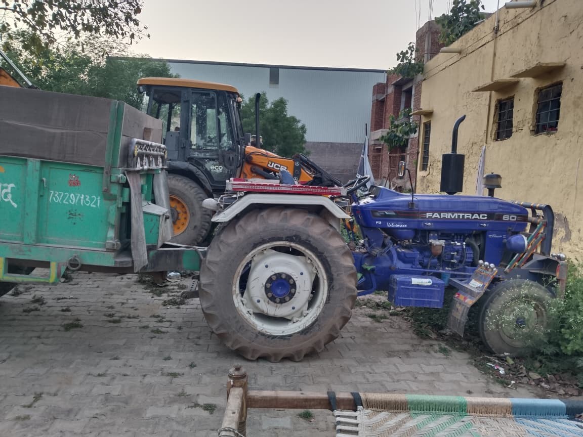 पुलिस ने मौके से एक जेसीबी मशीन और पत्थरों से लदी एक ट्रैक्टर-ट्रॉली भी जब्त की।
