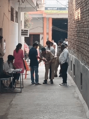 अभ्यर्थियों को सख्त तलाशी के बाद ही परीक्षा केंद्र पर इंट्री मिली।